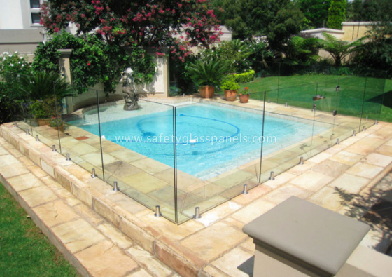 Glaverbel Annealed Glass Pool Fencing Building With 19mm Glass Cabinets
